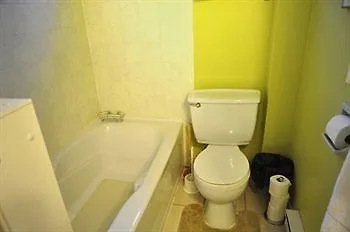 Ocean Island Garden Suites Victoria Apartment