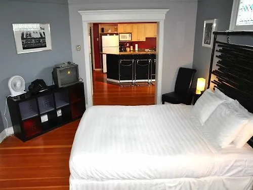 Ocean Island Garden Suites Canada